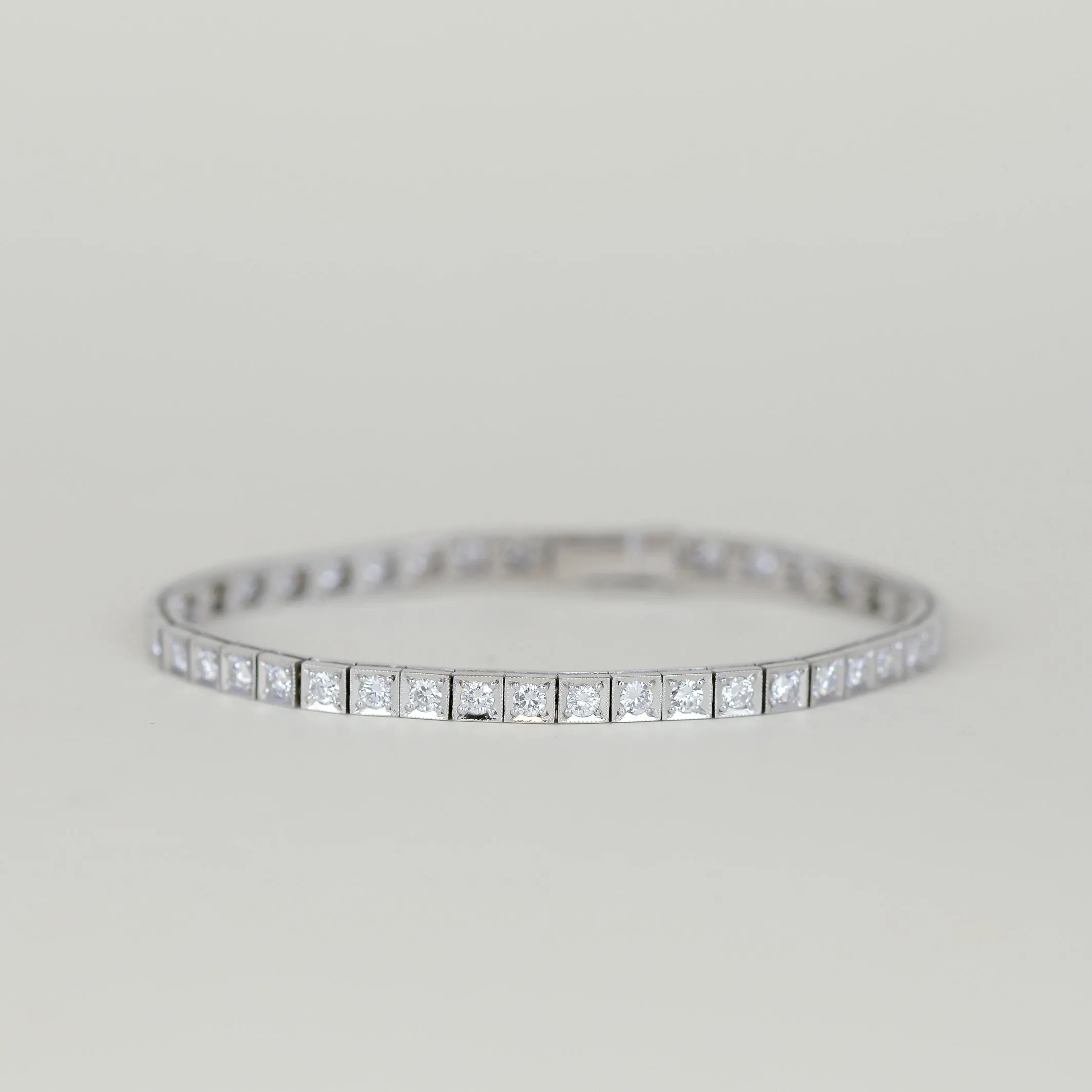 18ct White Gold 2.95ct Round Diamond Tennis Bracelet
