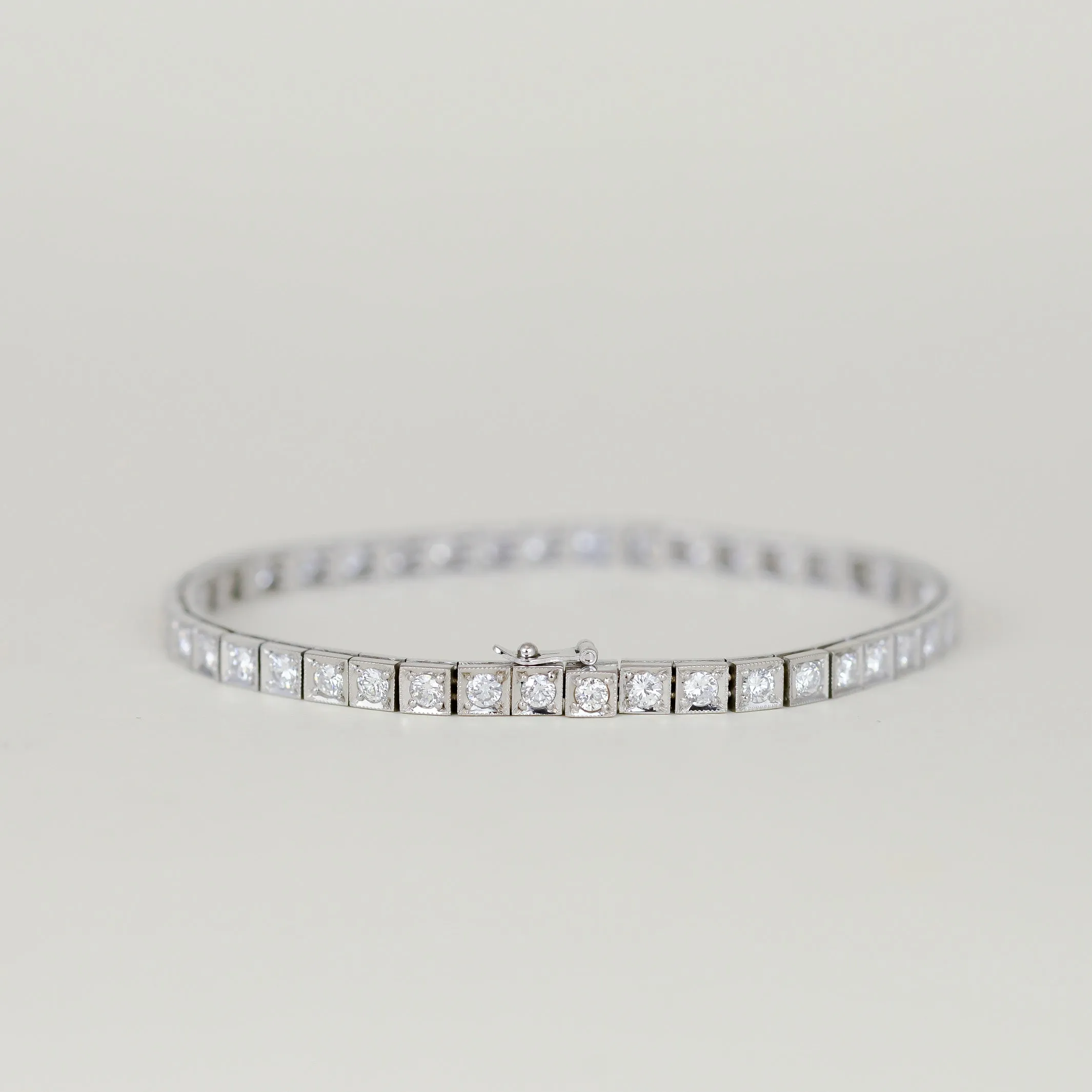 18ct White Gold 2.95ct Round Diamond Tennis Bracelet