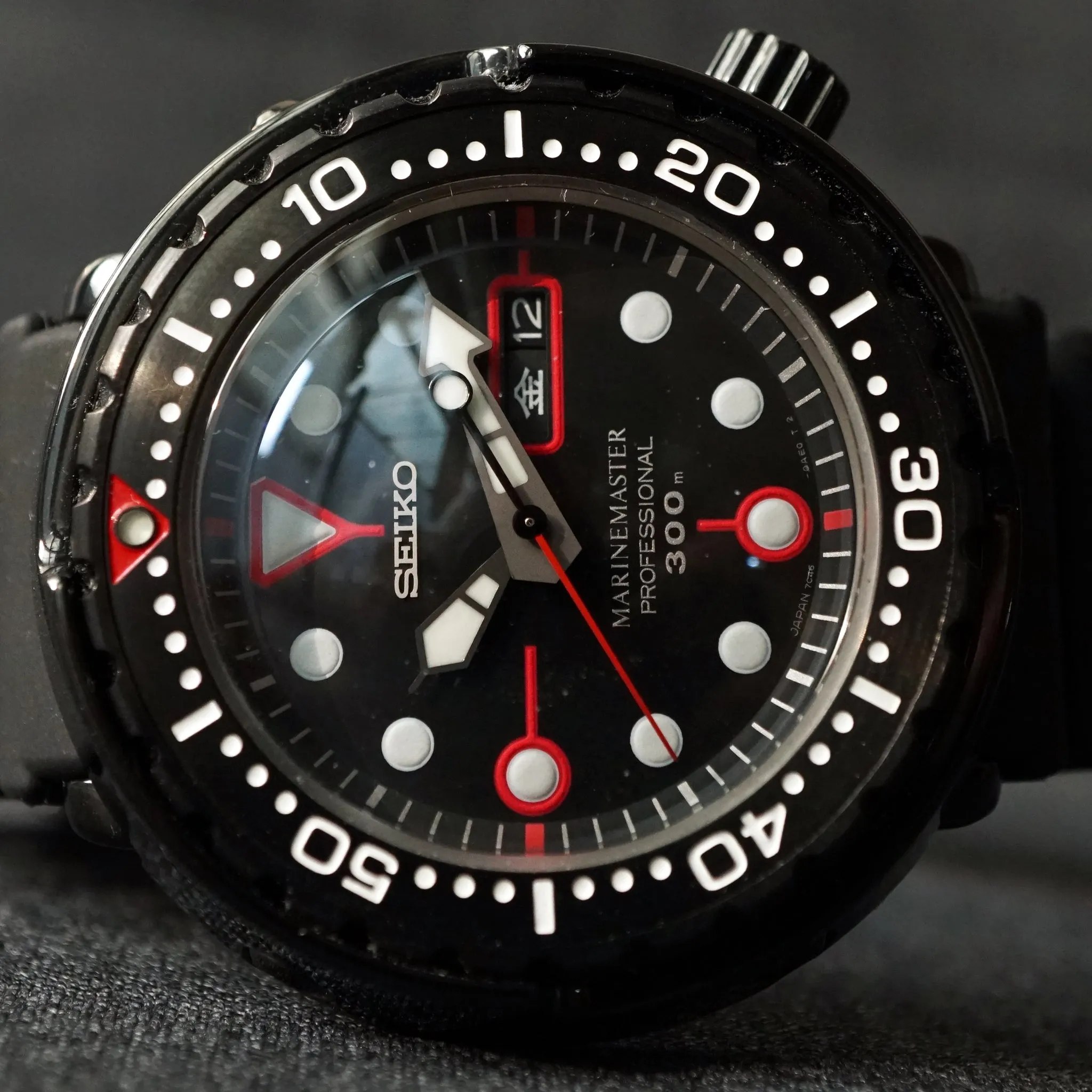 2012 SEIKO MARINEMASTER TUNA 300 GOLGO 13 LIMITED EDITION SBBN023