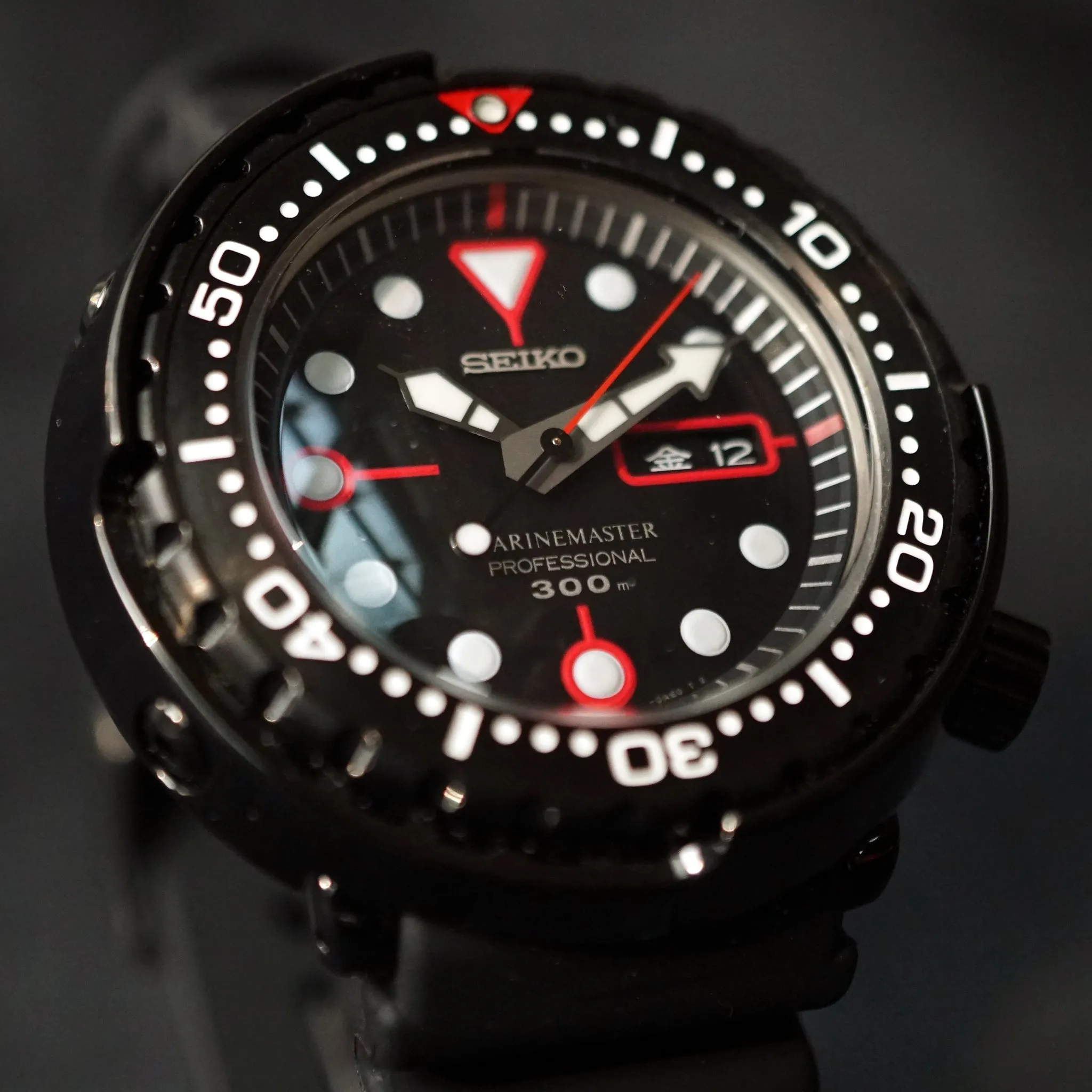 2012 SEIKO MARINEMASTER TUNA 300 GOLGO 13 LIMITED EDITION SBBN023