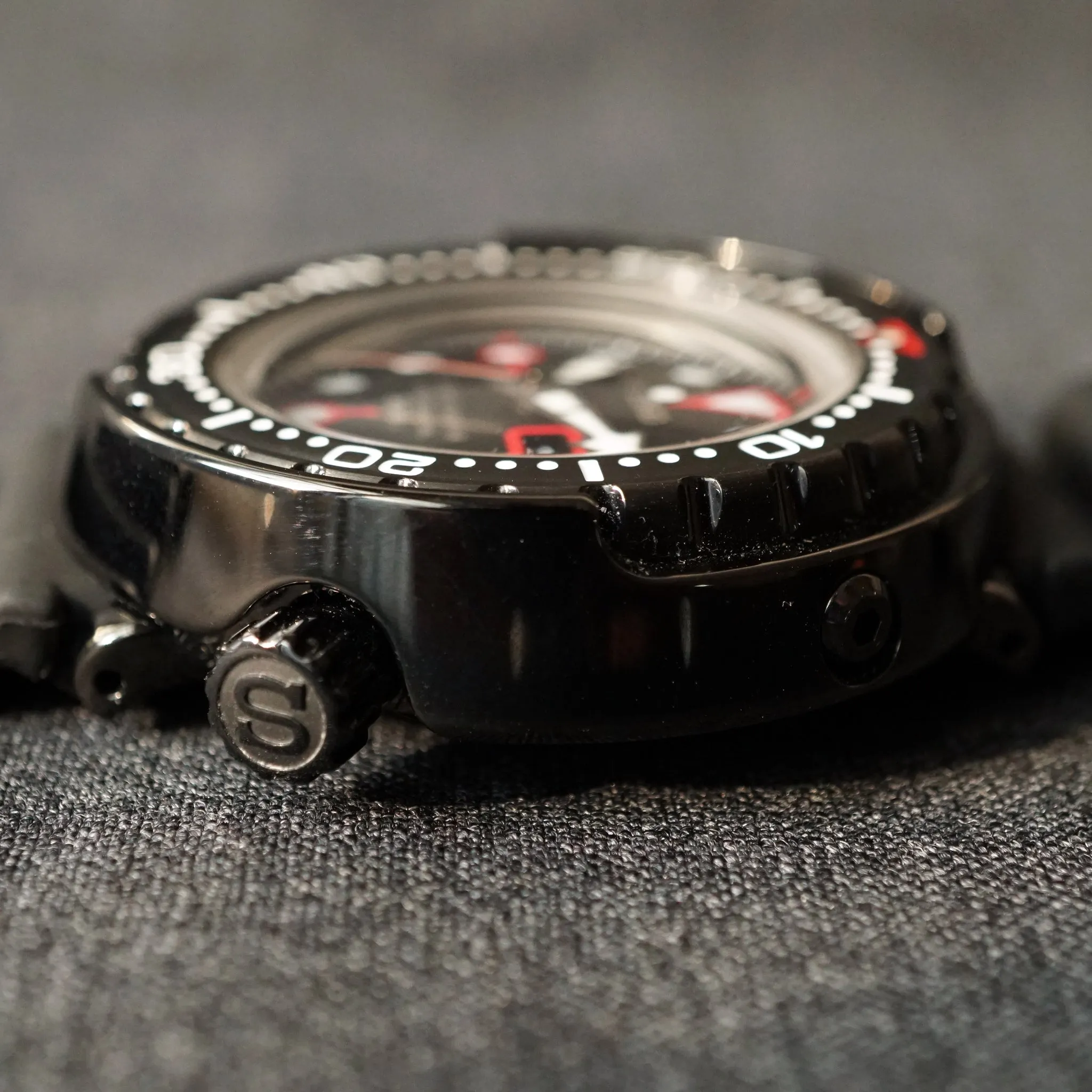 2012 SEIKO MARINEMASTER TUNA 300 GOLGO 13 LIMITED EDITION SBBN023