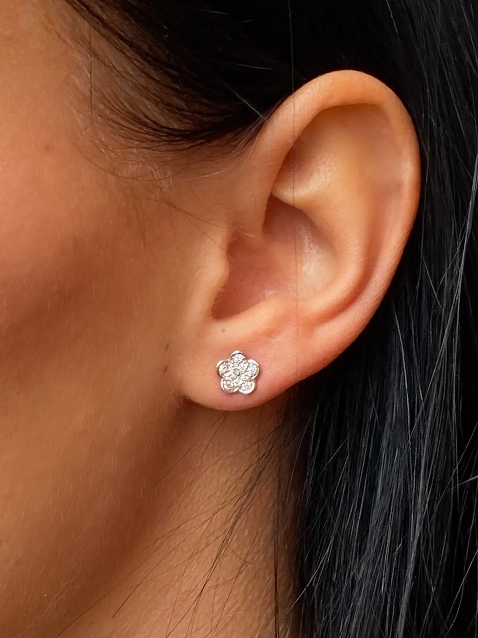 Daisy Diamond Cluster Stud Earrings 18ct White Gold 0.28ct