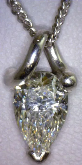 Ladies' 18kt white gold diamond pendant