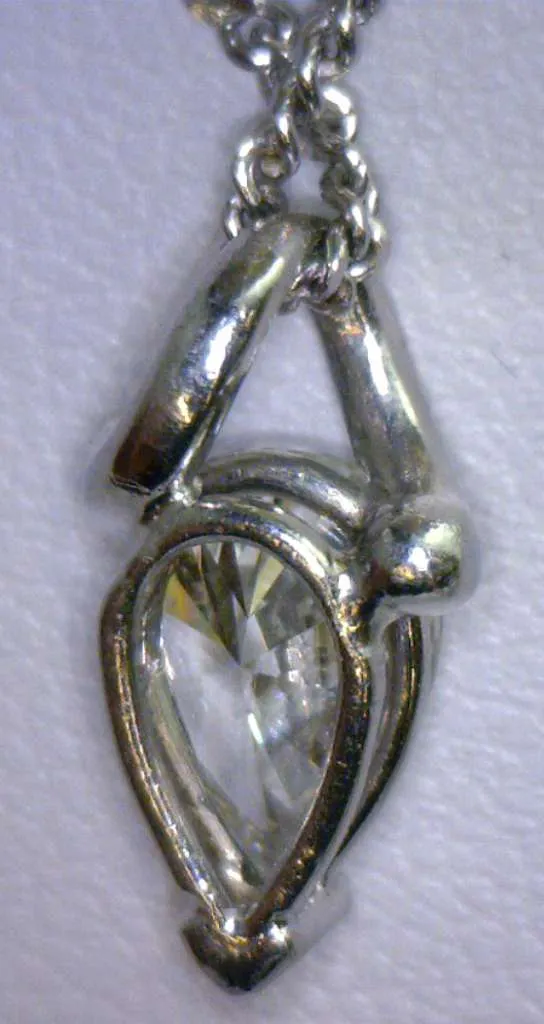 Ladies' 18kt white gold diamond pendant