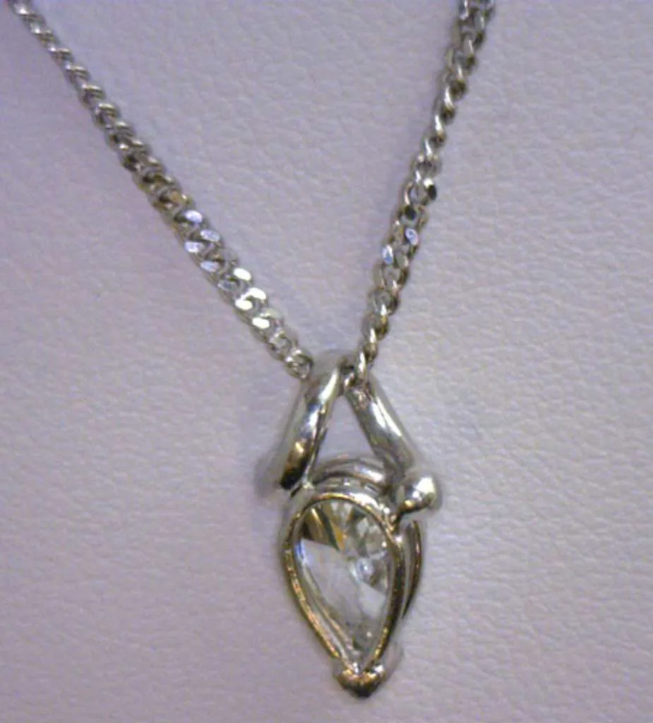 Ladies' 18kt white gold diamond pendant