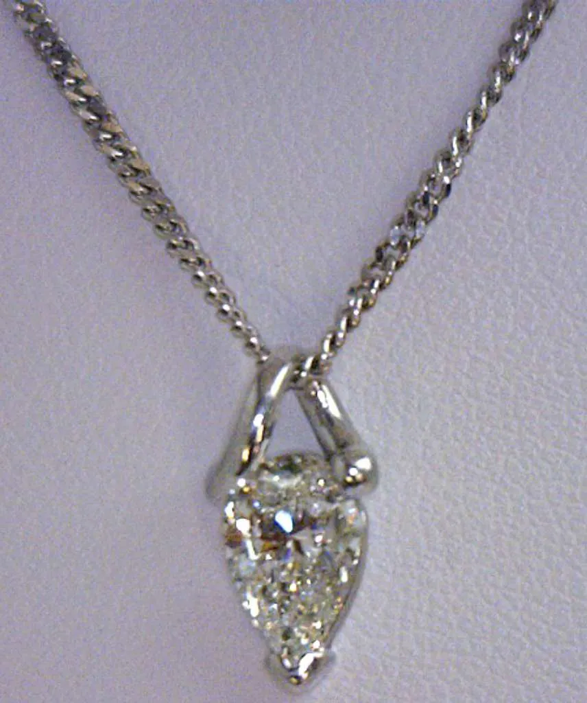 Ladies' 18kt white gold diamond pendant