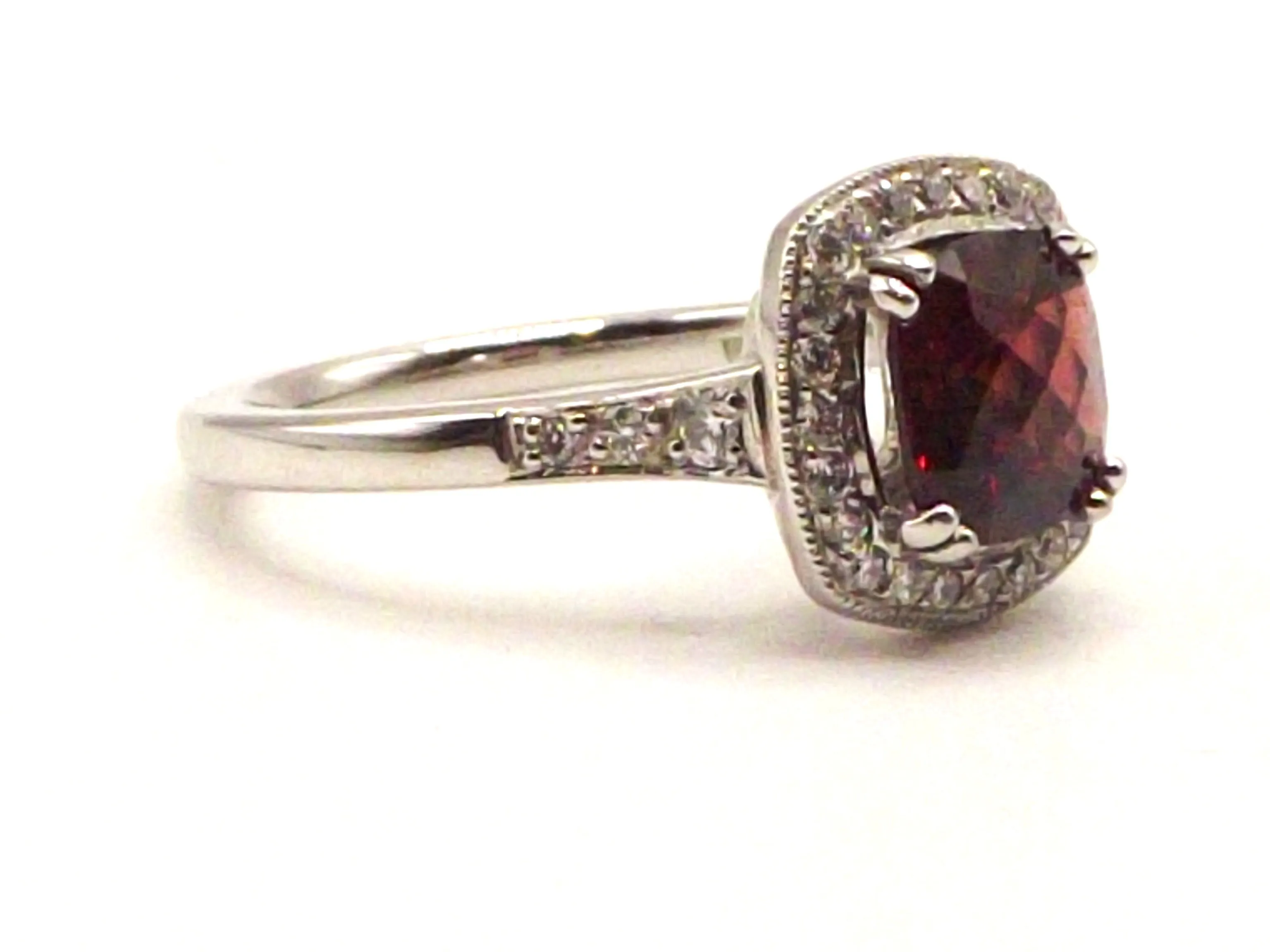 Platinum ring with a 1.68 ct Garnet and 0.22 ct Diamonds